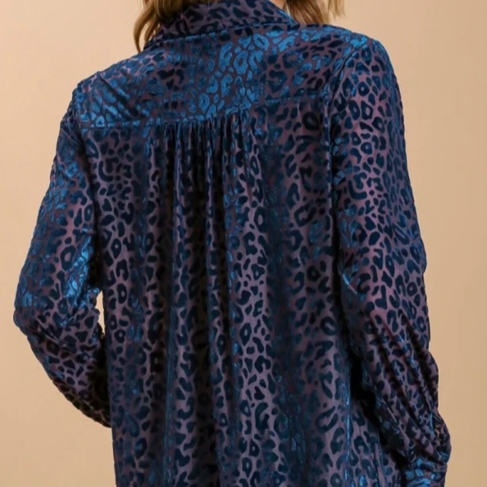Umgee Sz 2X Blue Leopard Print Sheer Burnout Crushed Velvet Button Up Blouse - Picture 2 of 11